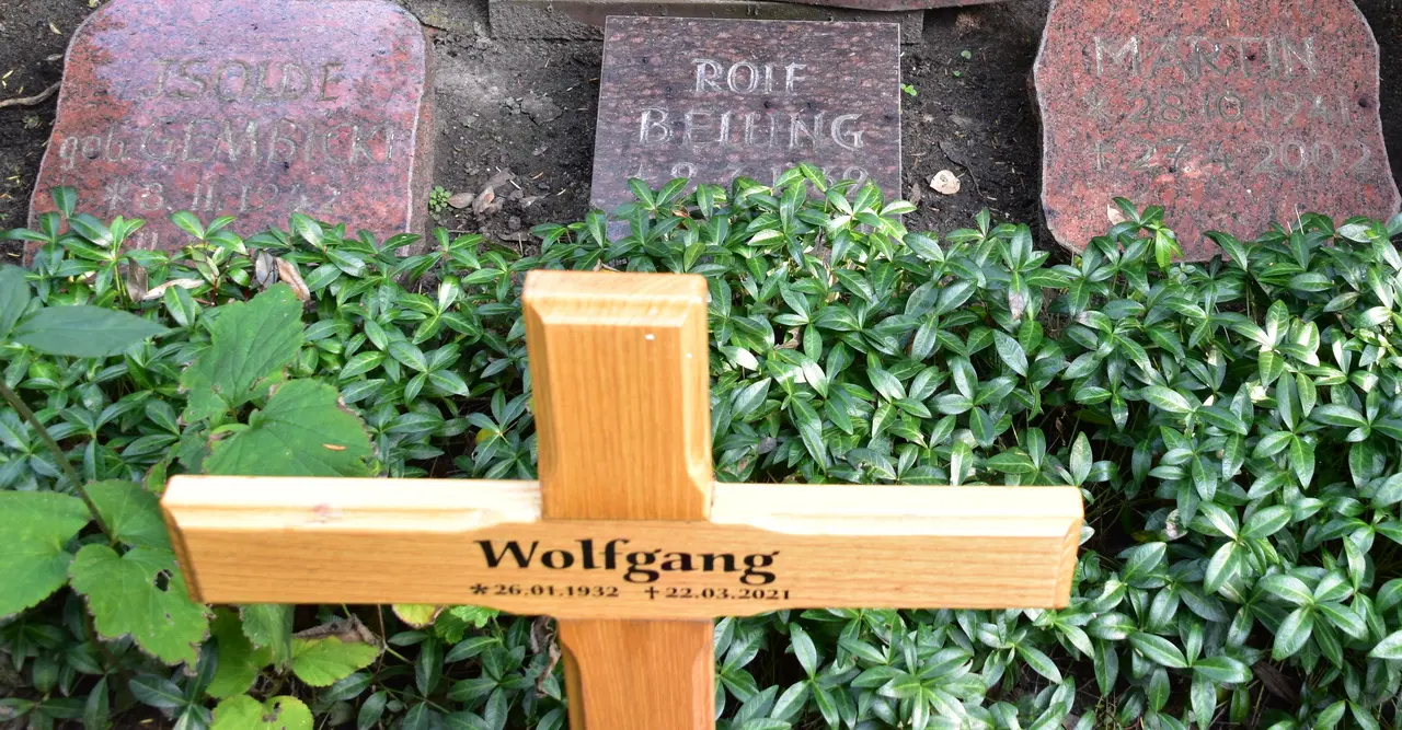 Grabsteine auf der Grabstelle Familie Belling