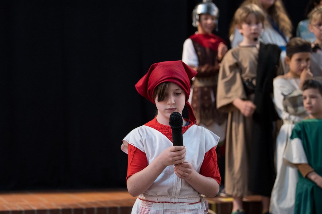 Aufführung des Kindermusicals „Petrus geht mit Jesus“ anlässlich des 125-jährigen Jubiläums der Petruskirche in Berlin-Lichterfelde.