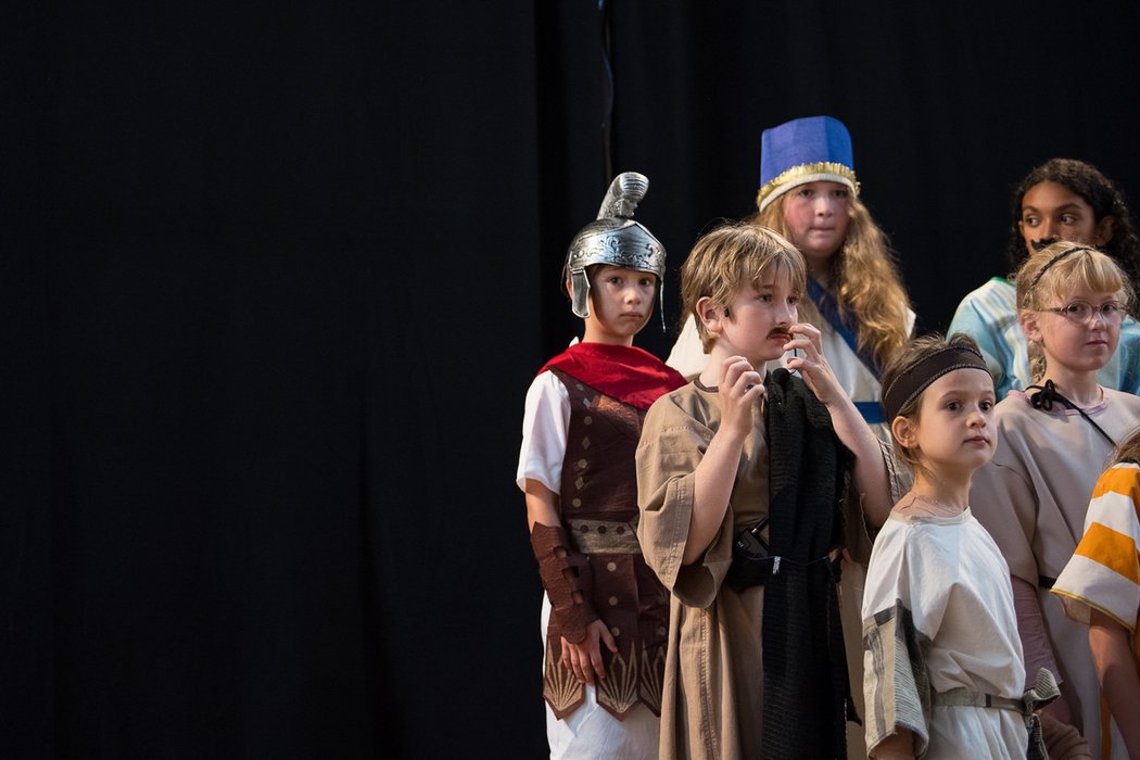 Aufführung des Kindermusicals „Petrus geht mit Jesus“ anlässlich des 125-jährigen Jubiläums der Petruskirche in Berlin-Lichterfelde.