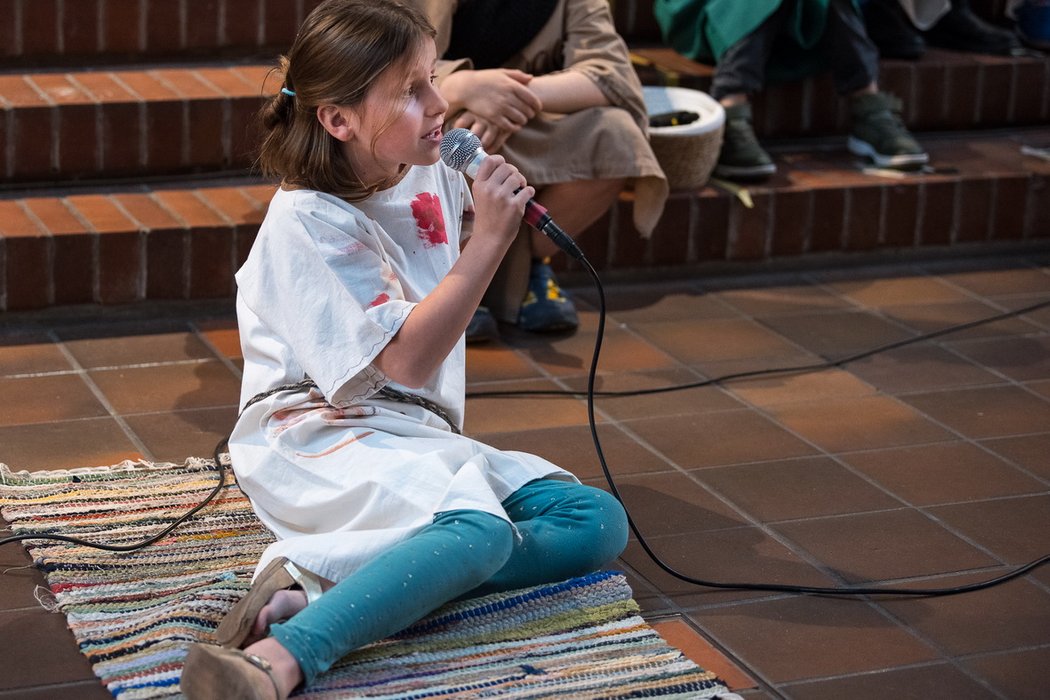 Aufführung des Kindermusicals „Petrus geht mit Jesus“ anlässlich des 125-jährigen Jubiläums der Petruskirche in Berlin-Lichterfelde.