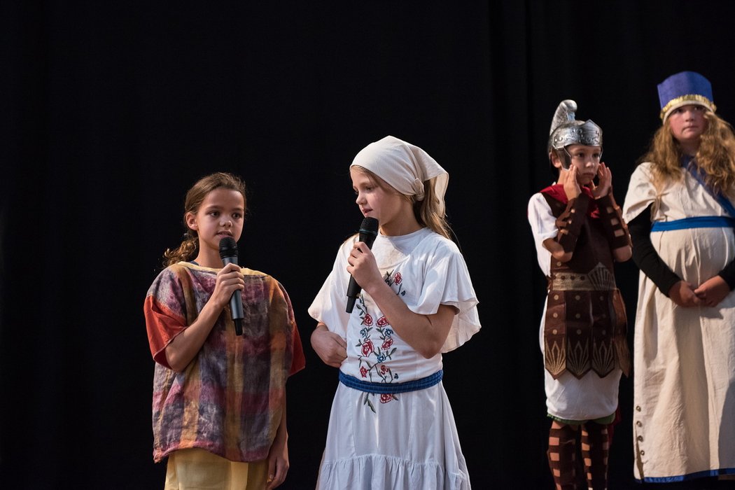Aufführung des Kindermusicals „Petrus geht mit Jesus“ anlässlich des 125-jährigen Jubiläums der Petruskirche in Berlin-Lichterfelde.