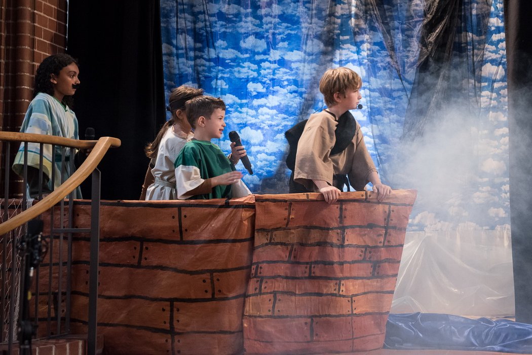 Aufführung des Kindermusicals „Petrus geht mit Jesus“ anlässlich des 125-jährigen Jubiläums der Petruskirche in Berlin-Lichterfelde.