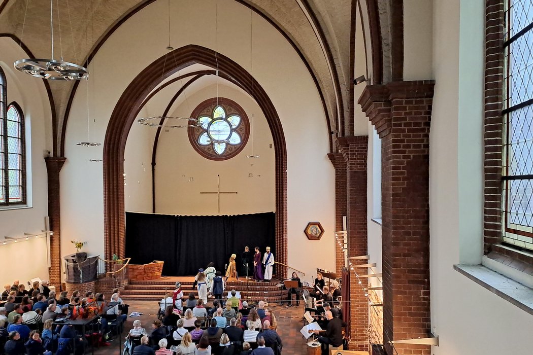 Aufführung des Kindermusicals „Petrus geht mit Jesus“ anlässlich des 125-jährigen Jubiläums der Petruskirche in Berlin-Lichterfelde.