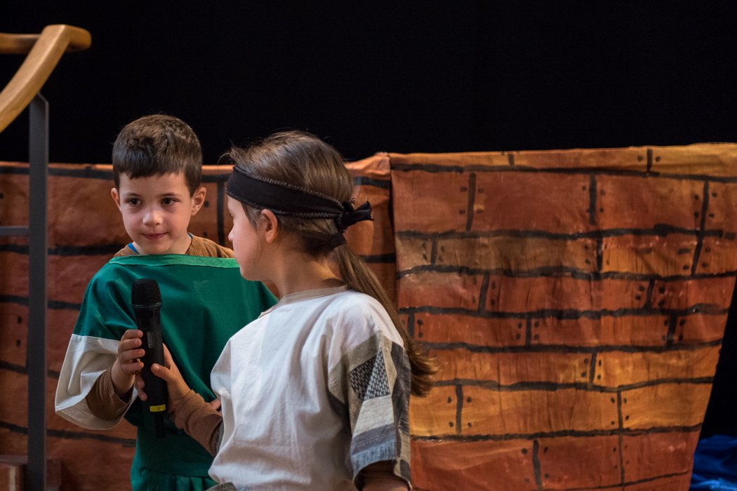 Aufführung des Kindermusicals „Petrus geht mit Jesus“ anlässlich des 125-jährigen Jubiläums der Petruskirche in Berlin-Lichterfelde.